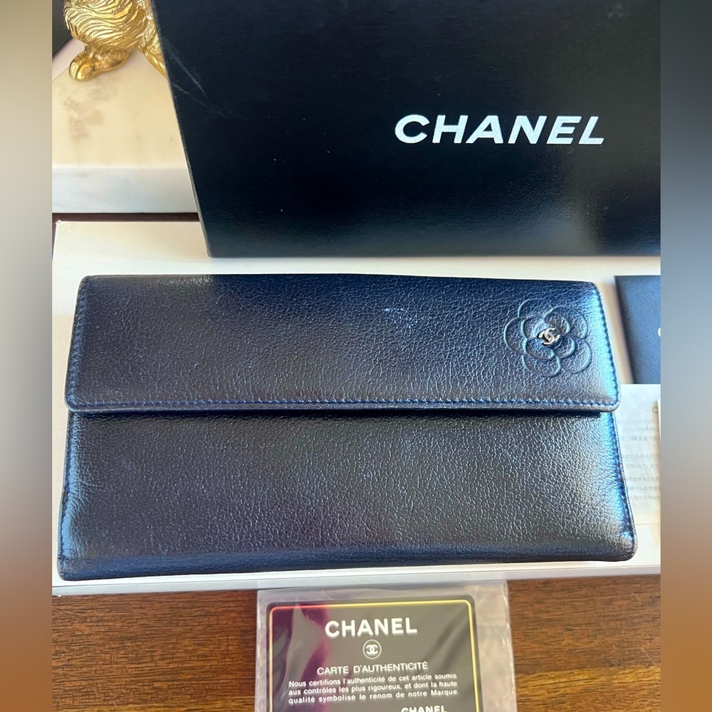 CHANEL Camellia Flower Empreinte Black Leather Bill Card Wallet with Box & Card - Picture 2 of 16